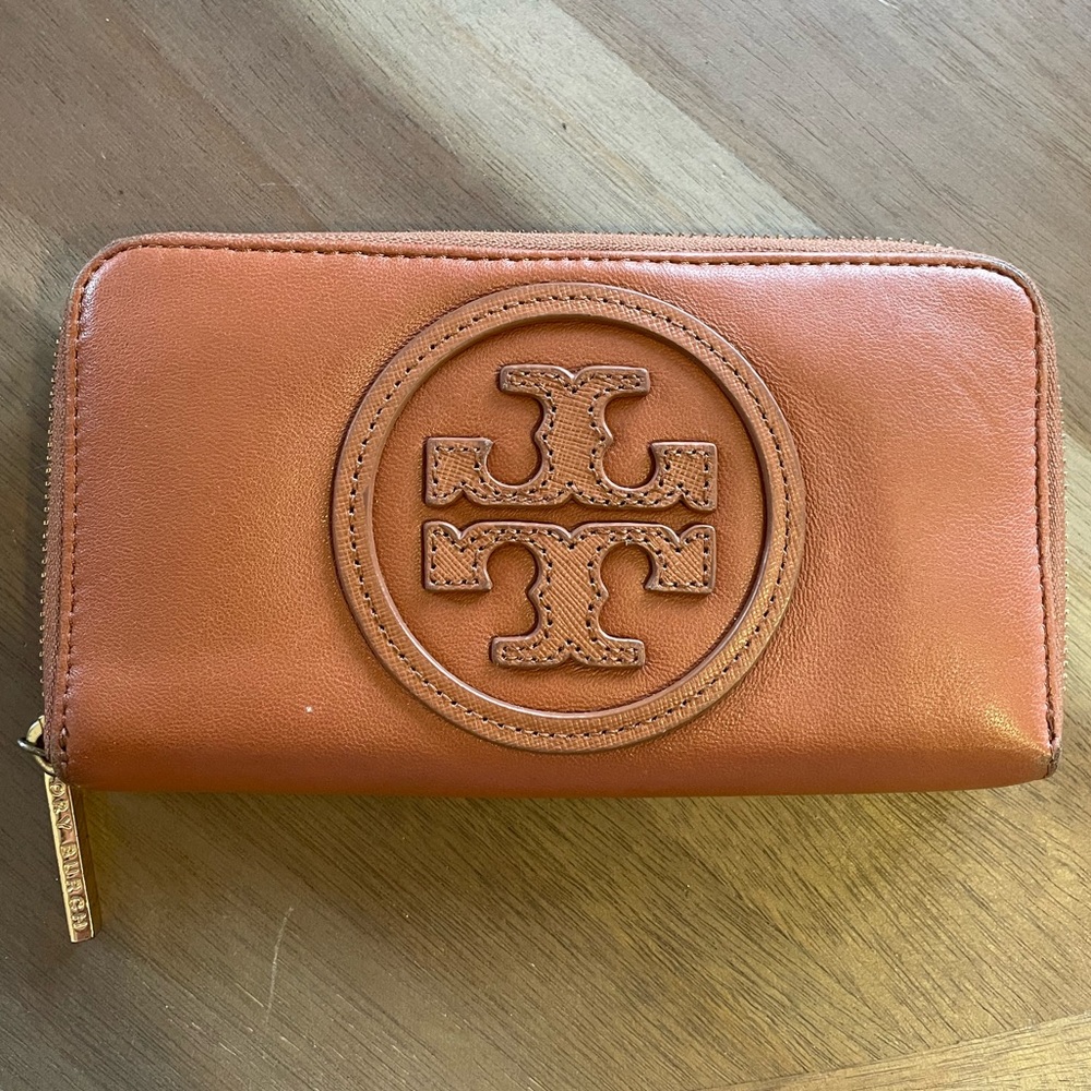 Tory Burch lamb skin leather wallet
